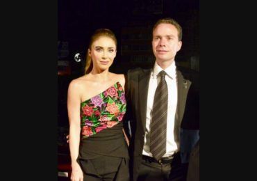 Anahí acompaña a Manuel Velasco en el Grito de Independencia en Chiapas