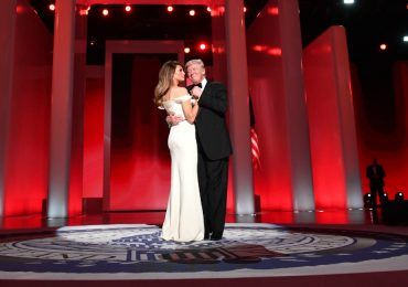 Así fue el primer baile de Trump y Melania como pareja presidencial