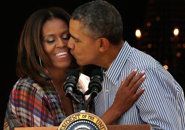 Barack Obama le recita romántico mensaje a Michelle