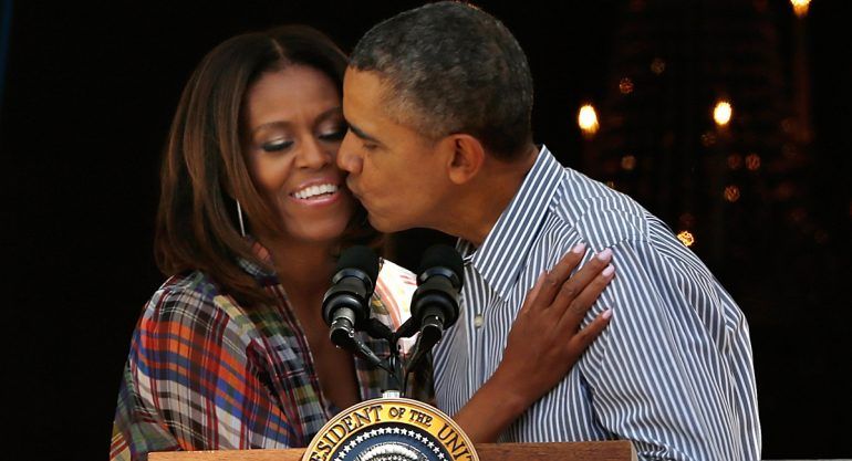 Barack Obama le recita romántico mensaje a Michelle