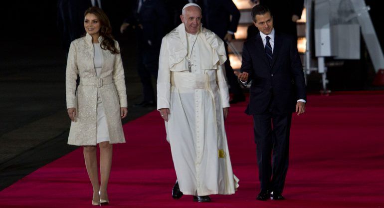 El outfit de Angélica Rivera para recibir a el papa Francisco