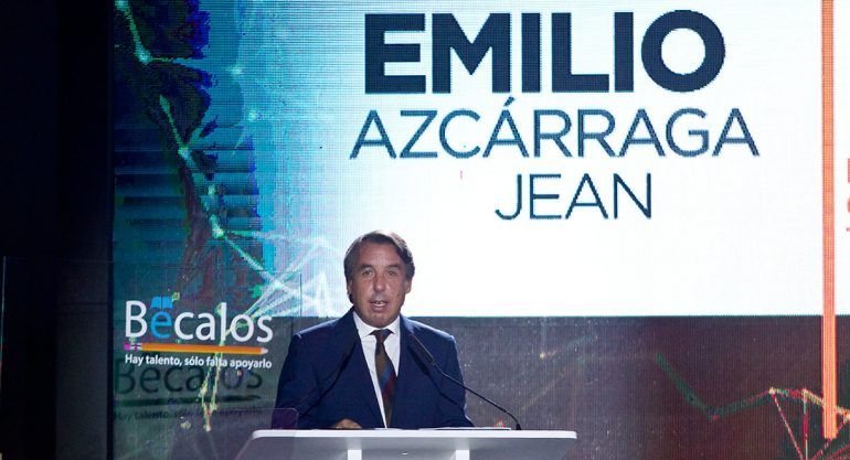Emilio Azcárraga Jean celebra a graduados de 'Bécalos' 2017