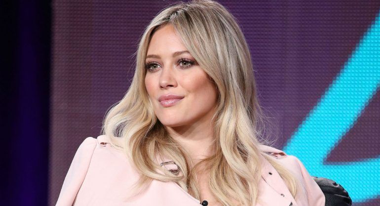 Hilary Duff le da el último adiós a su perrito Dubois