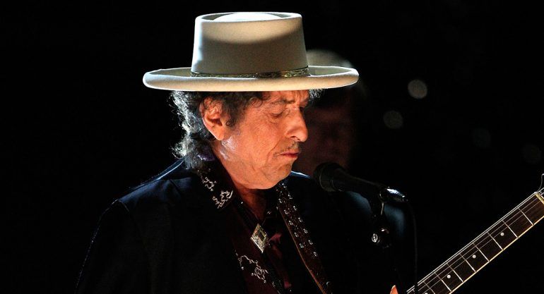 Jueces del Premio Nobel desisten de contactar a Bob Dylan