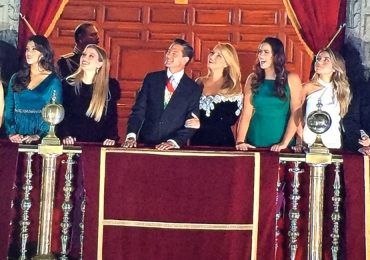 La familia presidencial en el tradicional Grito de Independencia