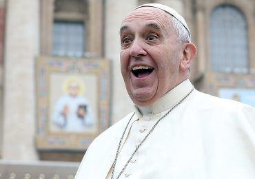 La travesura de una niña al Papa Francisco