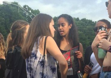 Malia Obama se divierte en el Lollapalooza