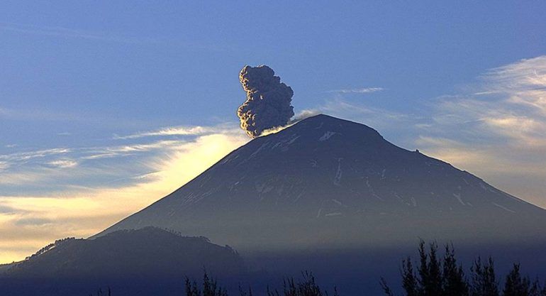 Momentos más impactantes de las explosiones del Popocatépetl