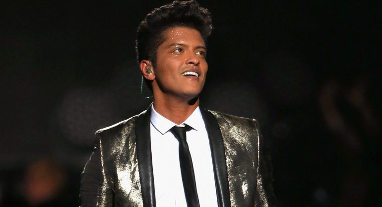 No es fácil ser mestizo en Estados Unidos: Bruno Mars