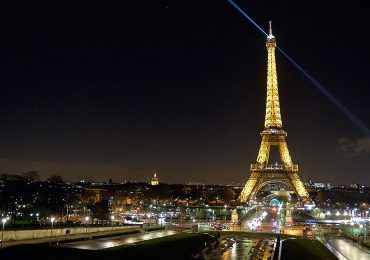 Se registra incendio en la Torre Eiffel