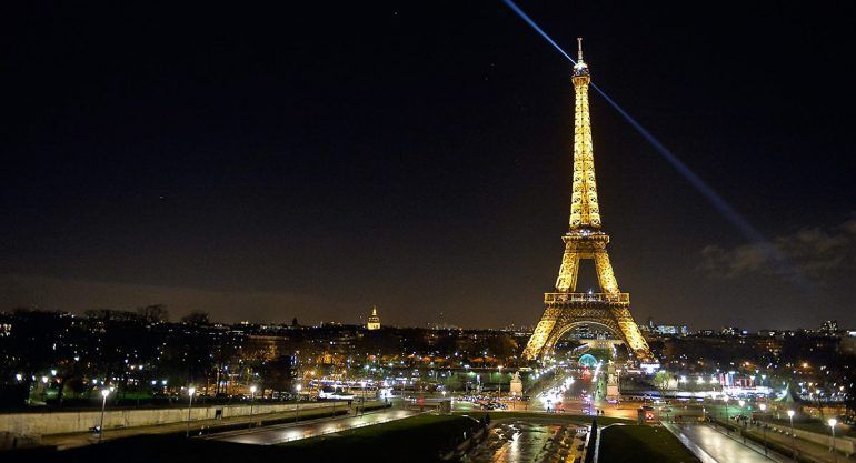 Se registra incendio en la Torre Eiffel