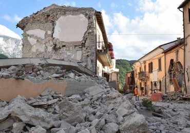 Sismo deja al menos 120 muertos en Italia