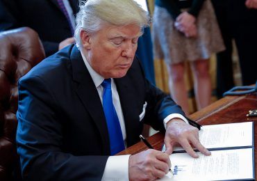 Trump firma decreto para construir el muro fronterizo