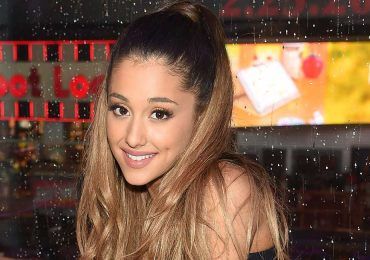 ¡Ariana Grande cambia de look!