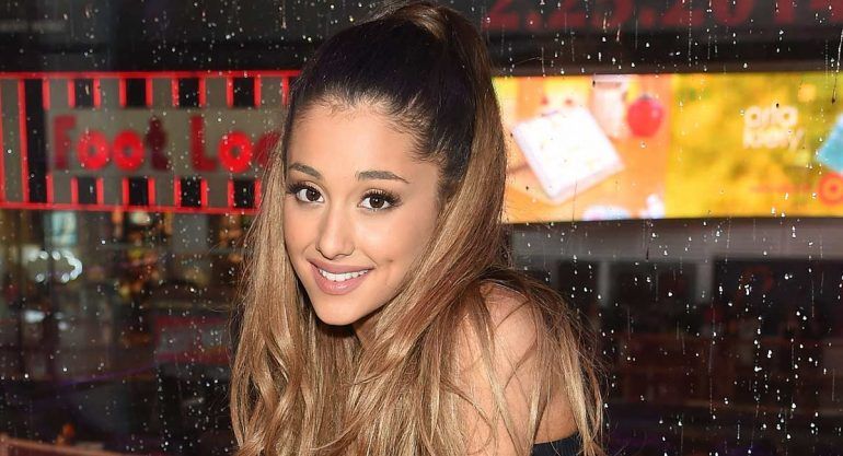 ¡Ariana Grande cambia de look!