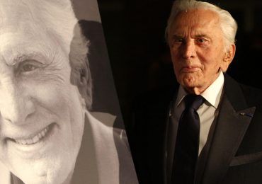 ¡Kirk Douglas celebró sus 101 años de vida!